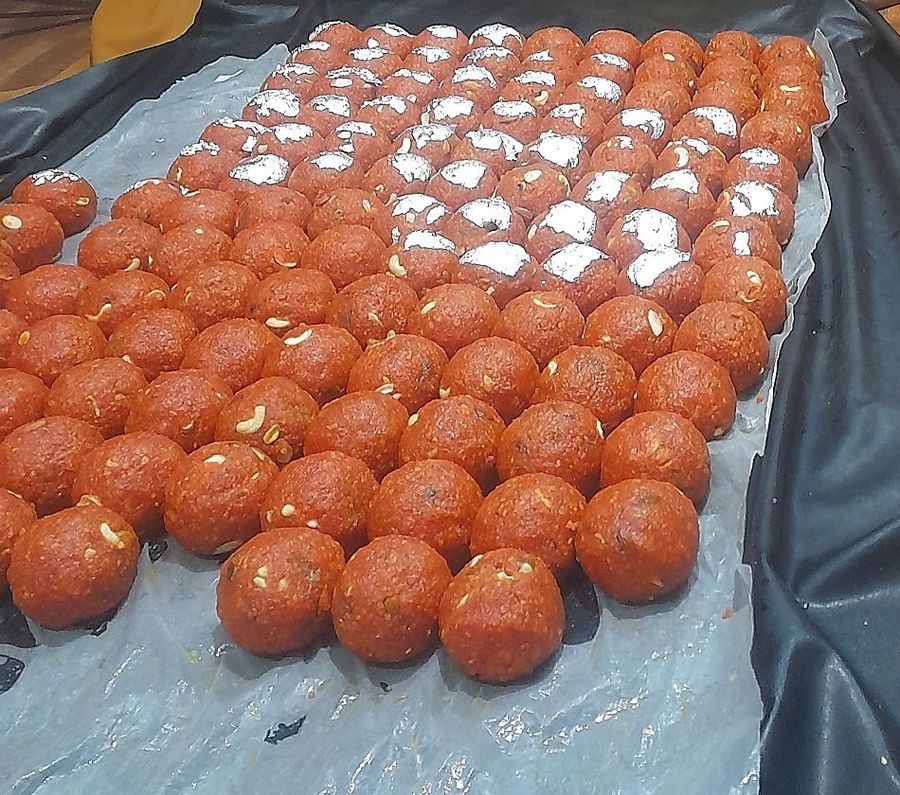 Bulk tray of freshly rolled motichoor laddu